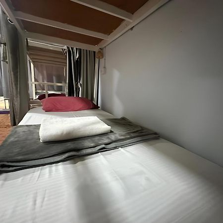 Hangover Hostel ピピ島 エクステリア 写真